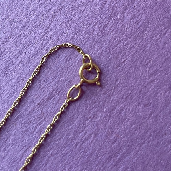 ⭕️SOLD⭕️ 10k Gold Necklace with Cz Solitaire Pendant - Picture 6 of 6